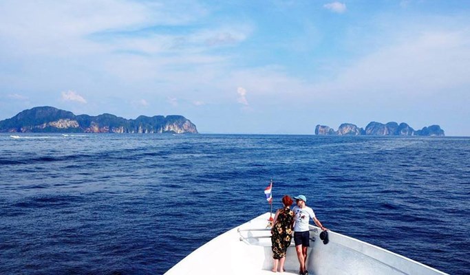 Full Day Phi Phi Islands Tour by Royal Jet Cruiser with Lunch